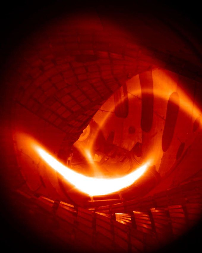 Wendelstein 7-X fusion device produces its first hydrogen plasma (IPP)