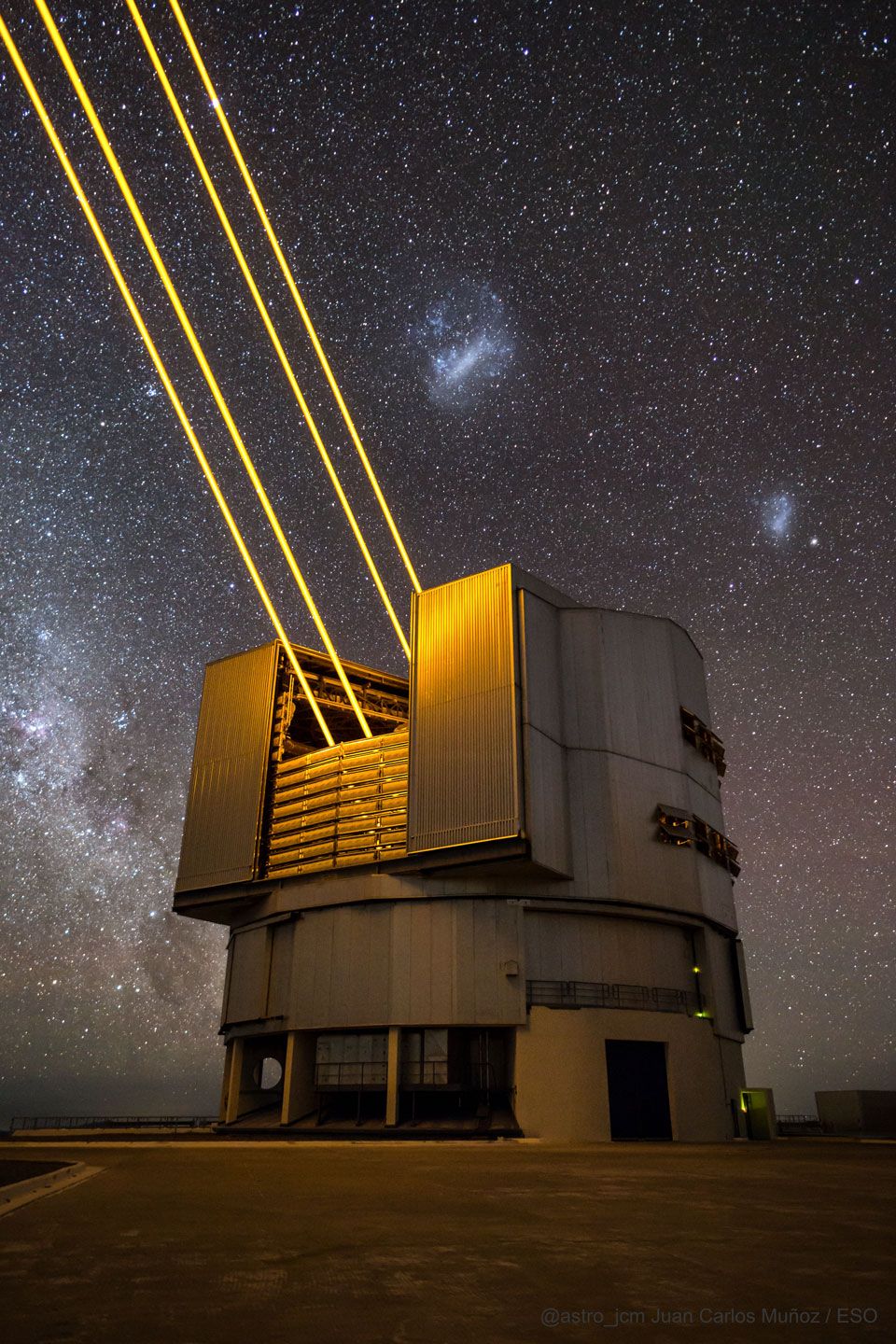 Firing Lasers to Tame the Sky (Astronomy Picture of the Day)