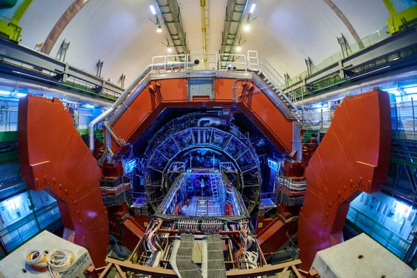 ALICE detects the conversion of lead into gold at the LHC (CERN)
