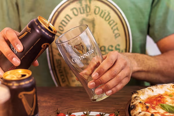 Sinking bubbles in stout beers